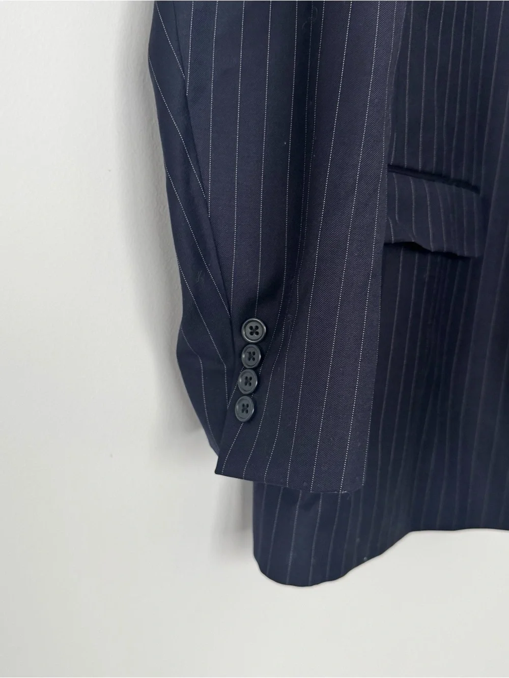 Hart Schaffner Marx 2 pc Suit 44R 40x32 Navy Blue Pinstripe Wool Blazer USA Made